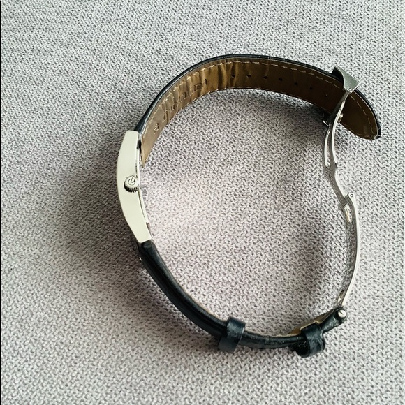 GORGEOUS Mens GUCCI BLACK dial watch 🔥🔥 - Picture 10 of 14